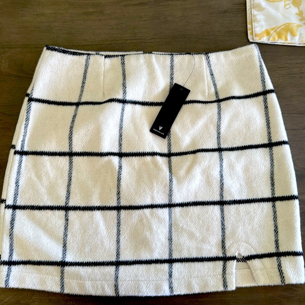 Brand new Lulu’s skirt. Never worn.